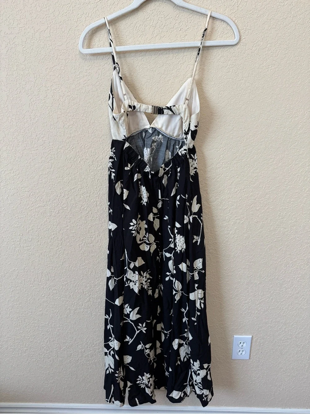 Abercrombie & Fitch Black Floral Bra-Free Clasp-Back Flowy Maxi Dress, Size XSP